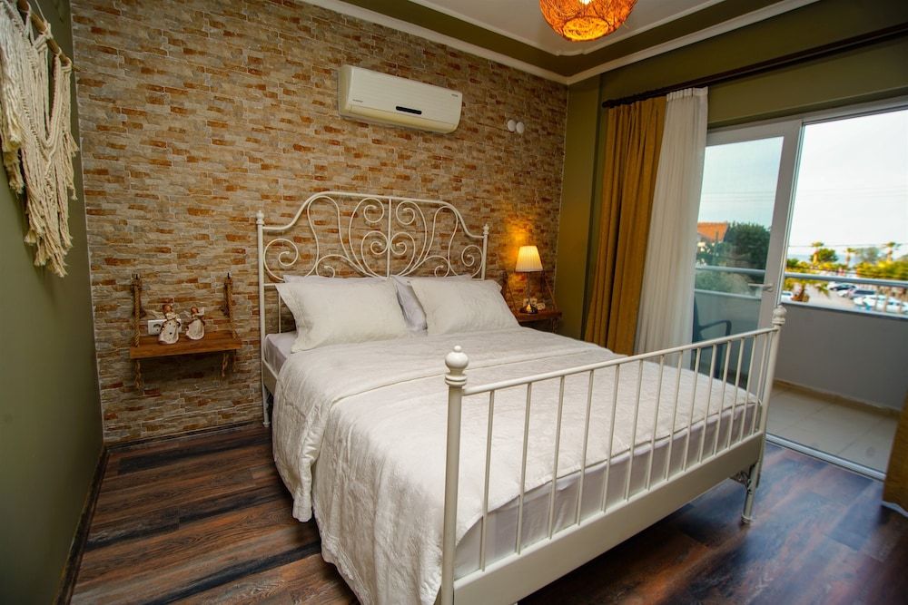 Deluxe Room, Multiple Beds, Non Smoking, Sea View