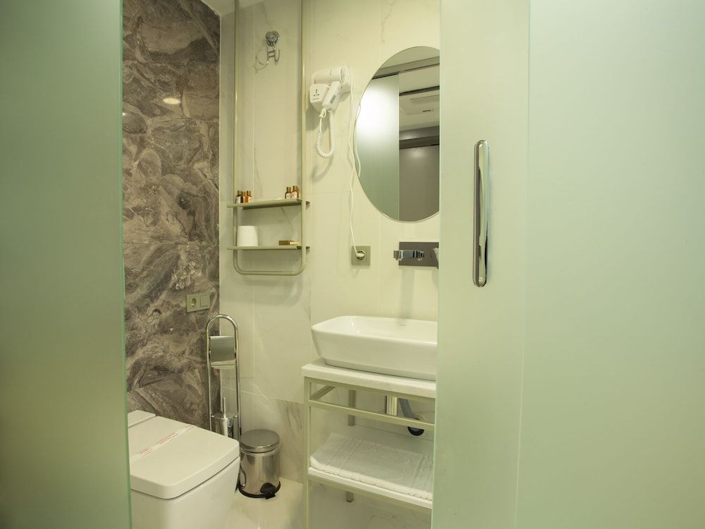 Hotel V Plus Taksim Economy Double Room 6