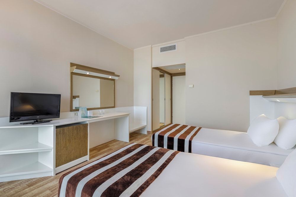 undefined Green Max Hotel 8