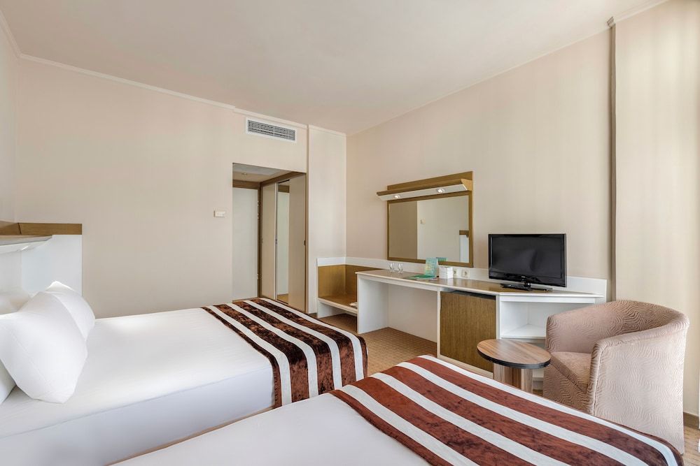undefined Green Max Hotel 5