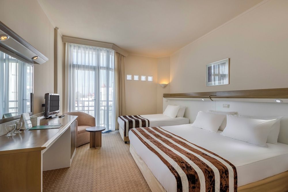undefined Green Max Hotel 7