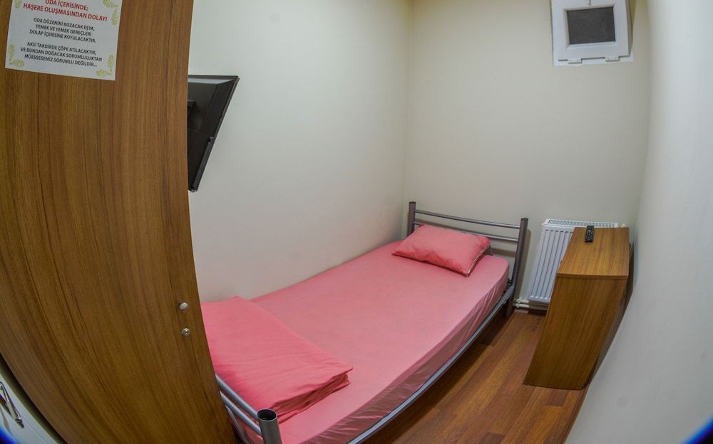 Elite Single Room, Men only, No Windows