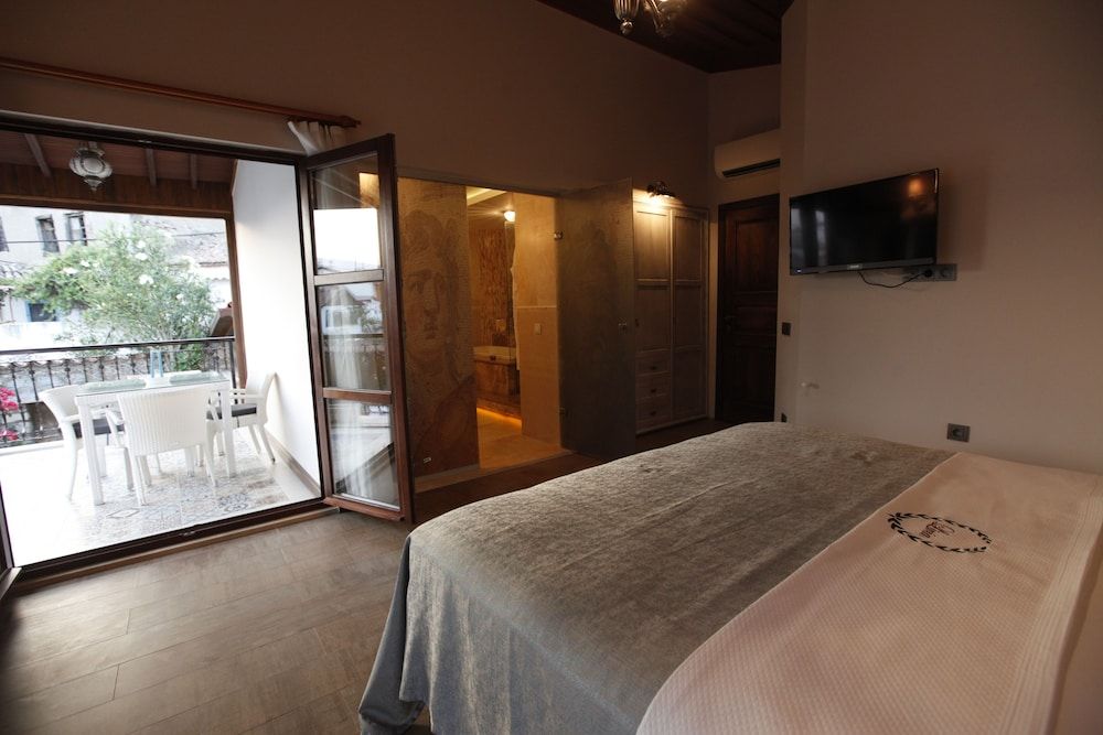 Livia Hotel Ephesus Presidential Suite, Jetted Tub, Garden View