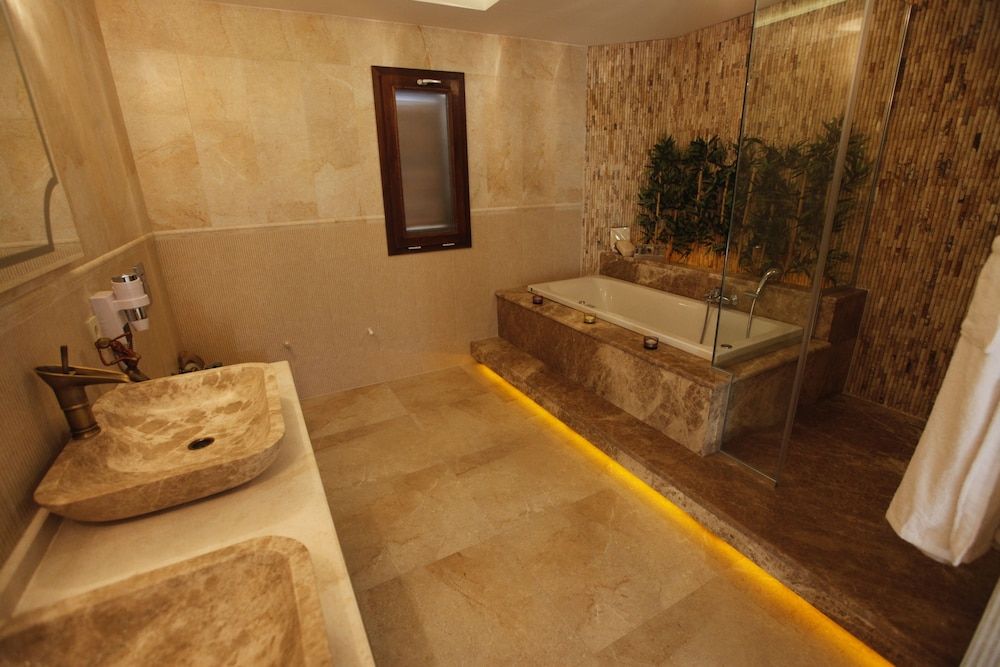 Livia Hotel Ephesus Presidential Suite, Jetted Tub, Garden View 3