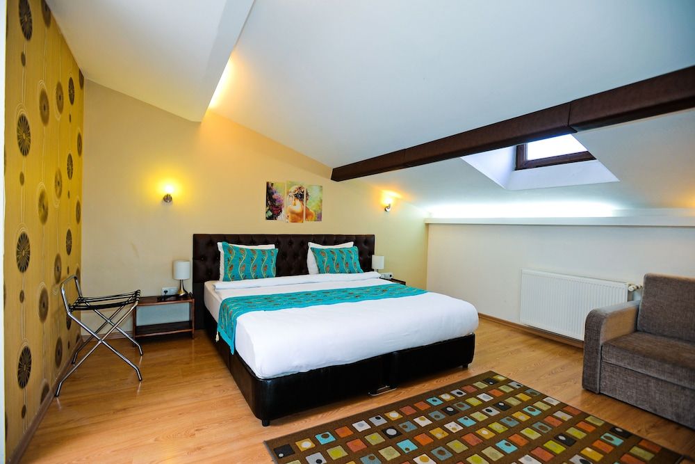 undefined RETROPERA 5