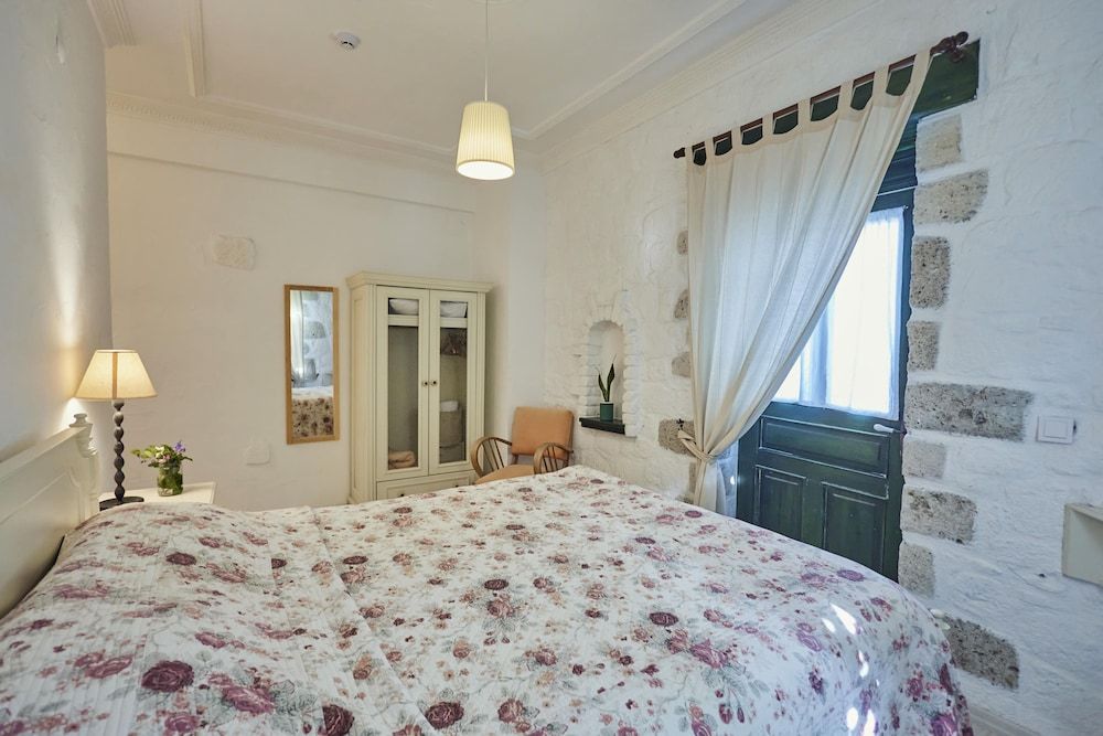 Alacati Zeytin Konak Hotel Standard Double Room 9