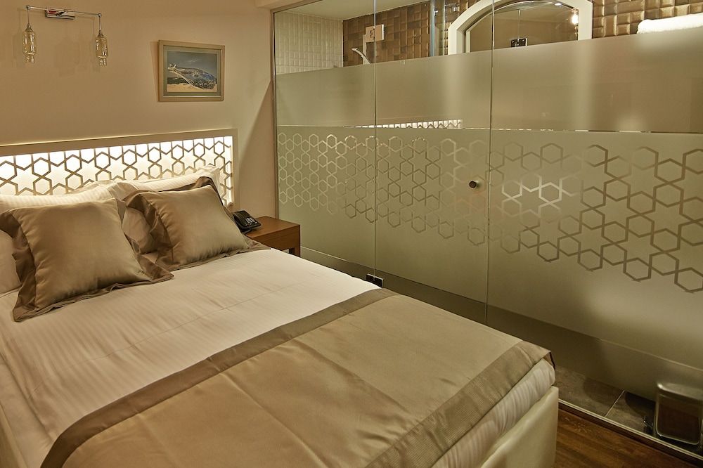 Arart Hotel Comfort Room 4