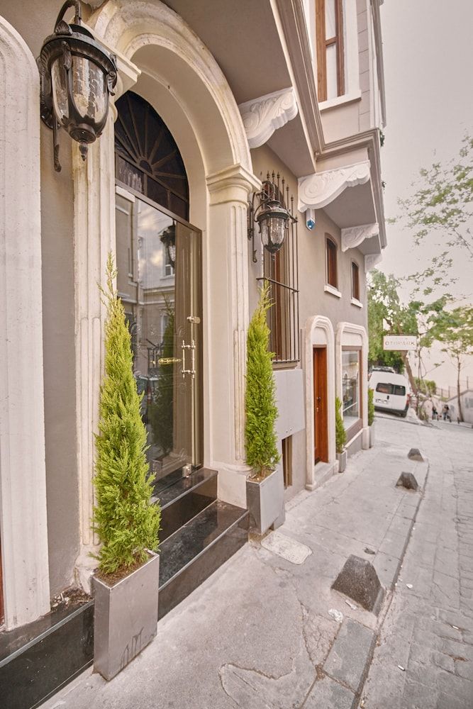 undefined Arart Hotel 5