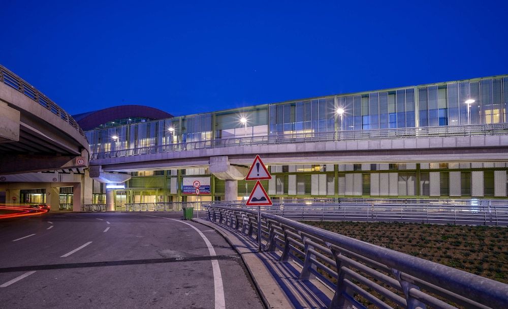 undefined Tav Airport Hotel Izmir 2