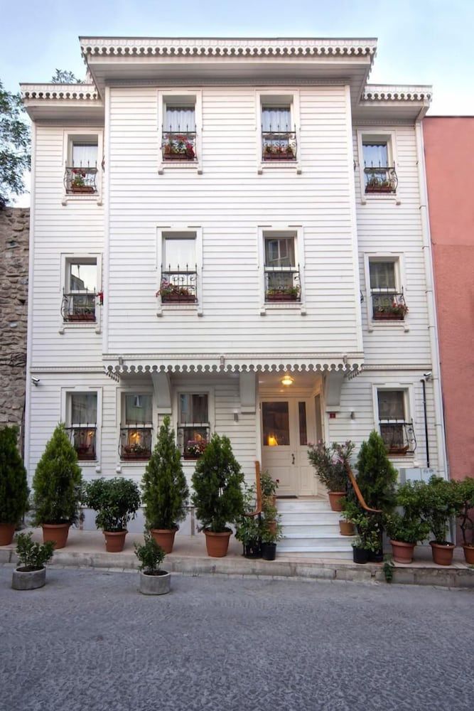 undefined Dilhayat Kalfa Hotel