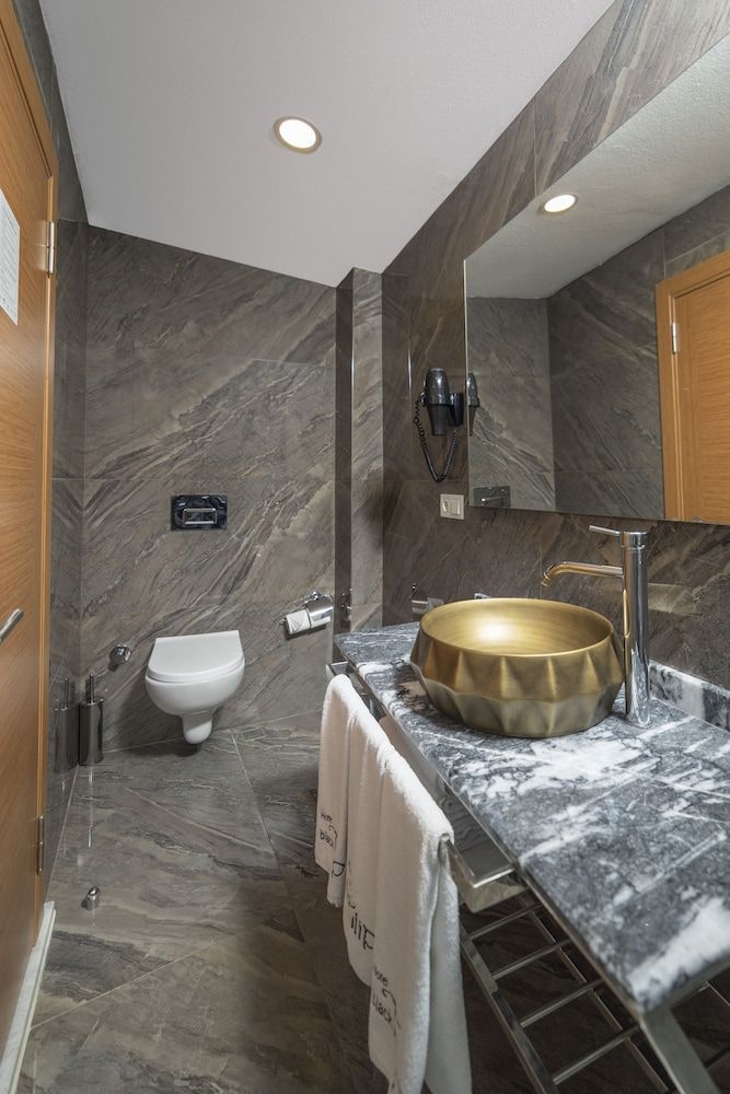 Hotel Black Pearl Quadruple Room, Balcony 8