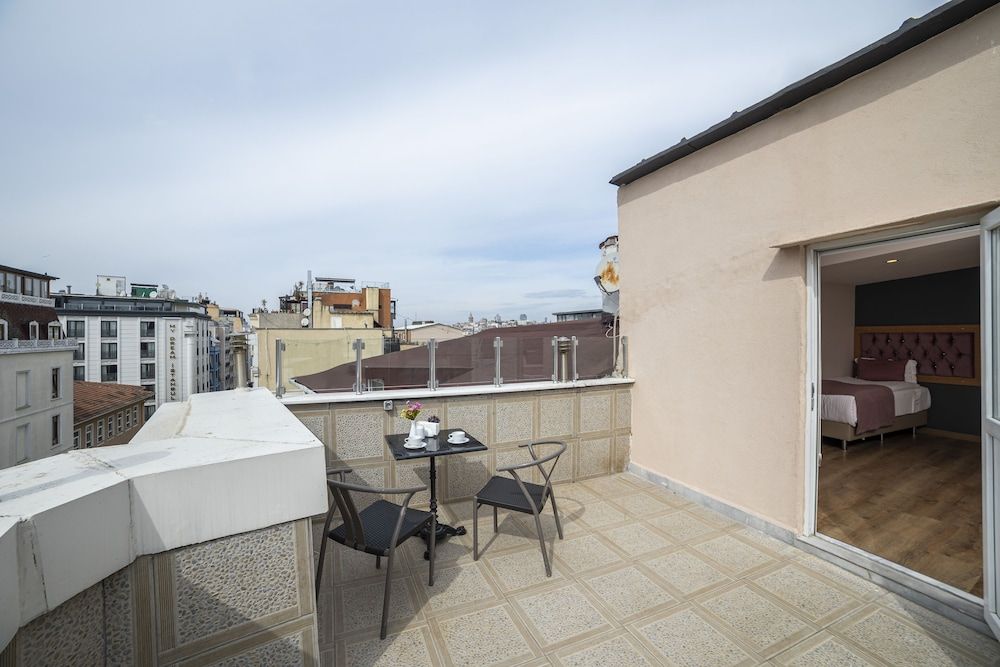 Hotel Black Pearl Quadruple Room, Balcony 6