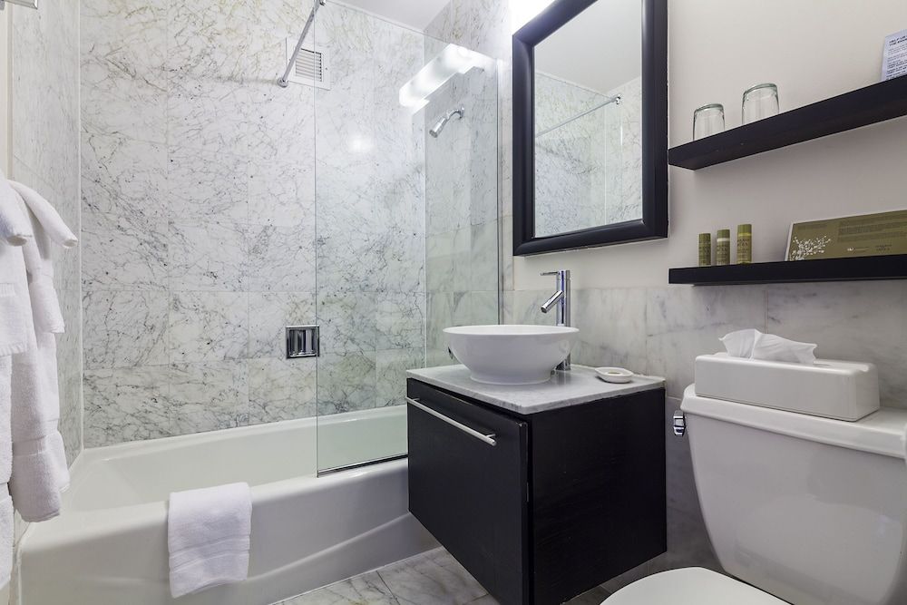 Eurostars Wall Street Queen Room 3