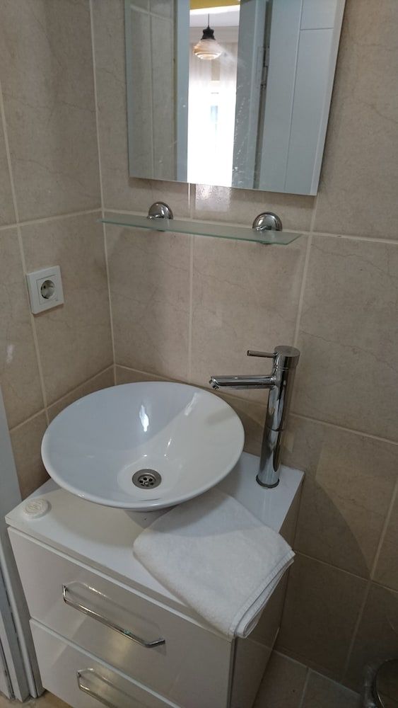 Hotel Liva Suite Standard Room, Smoking 9