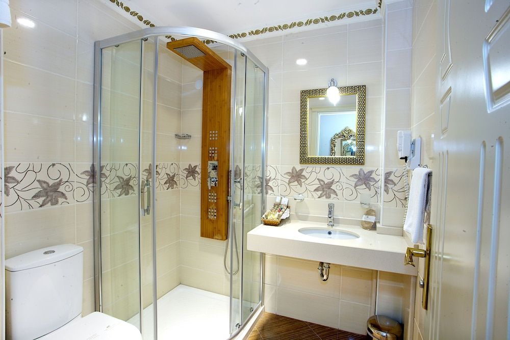 White House Hotel Istanbul Standard Double Room 6