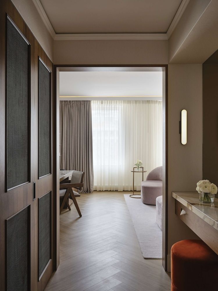 undefined Vogue Hotel Montreal Downtown, Curio Collection by Hilton 2