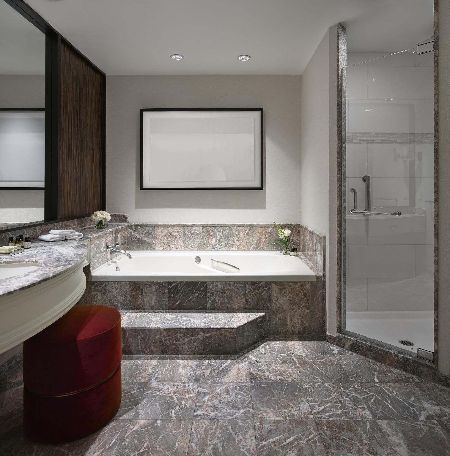 Vogue Hotel Montreal Downtown, Curio Collection by Hilton 1 King Bed  2