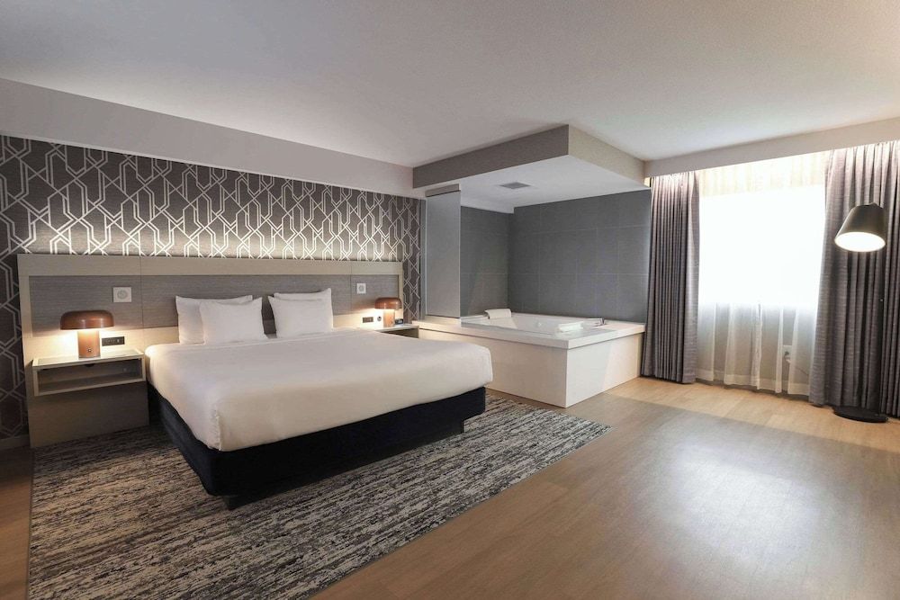 Suite, 1 King Bed, Non Smoking (Whirlpool)
