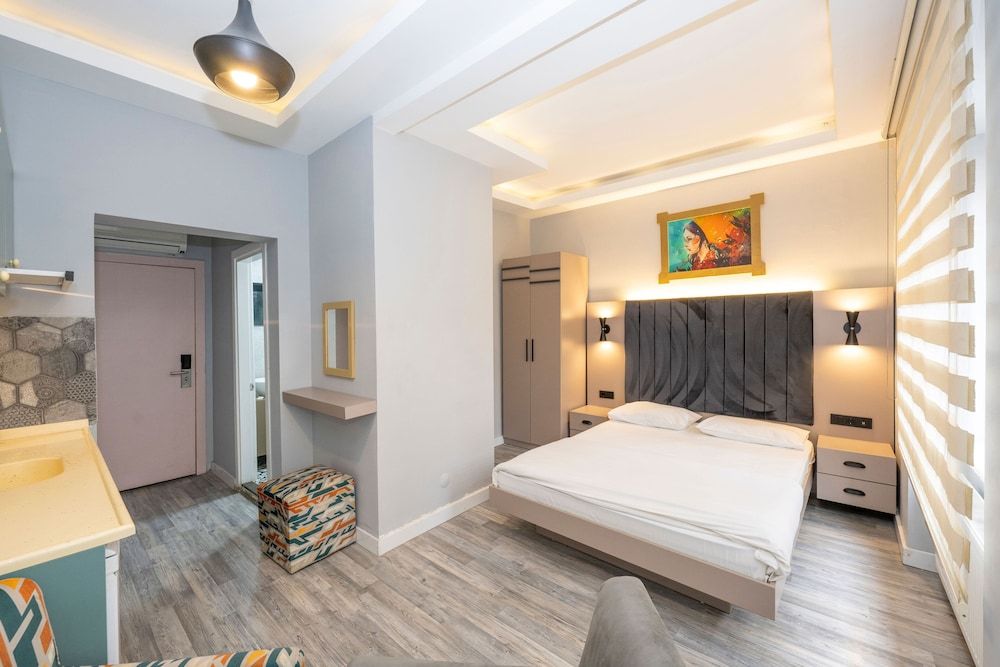 undefined Cirrus Suites 9