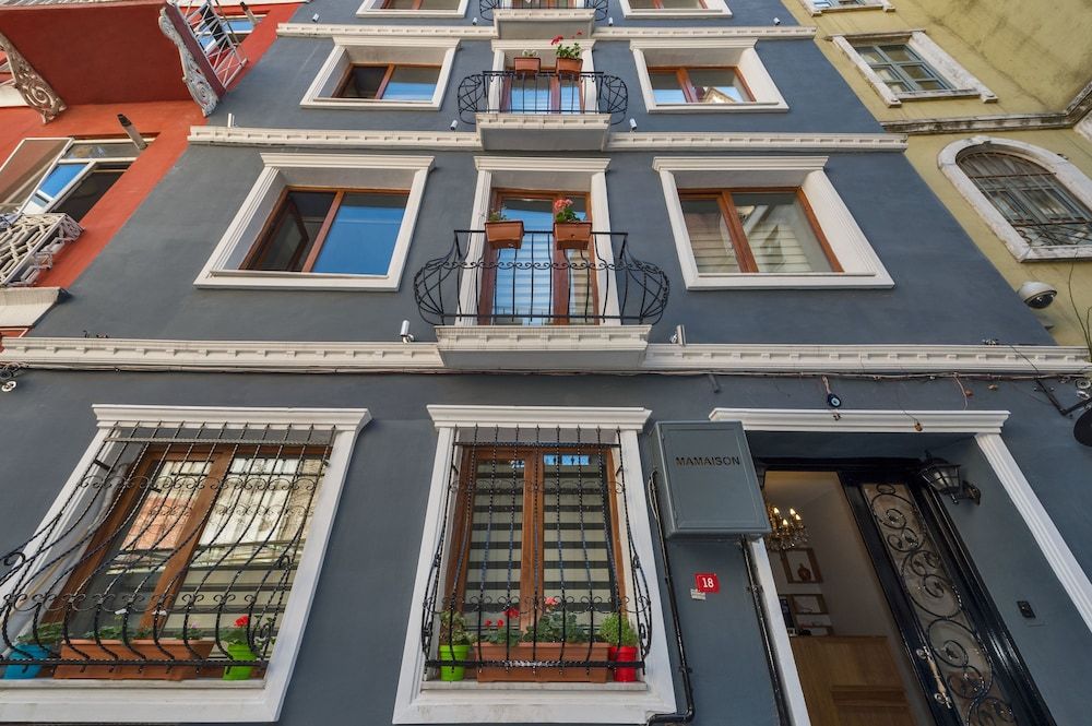 undefined Cirrus Suites 2