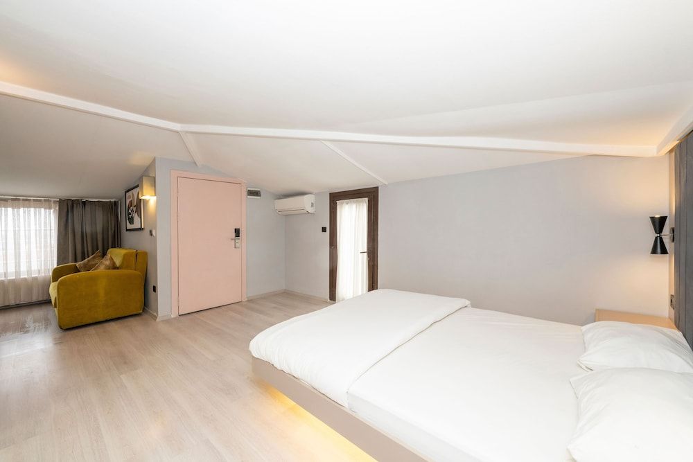 undefined Cirrus Suites