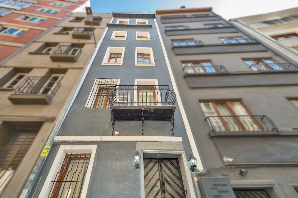 undefined Cirrus Suites 7