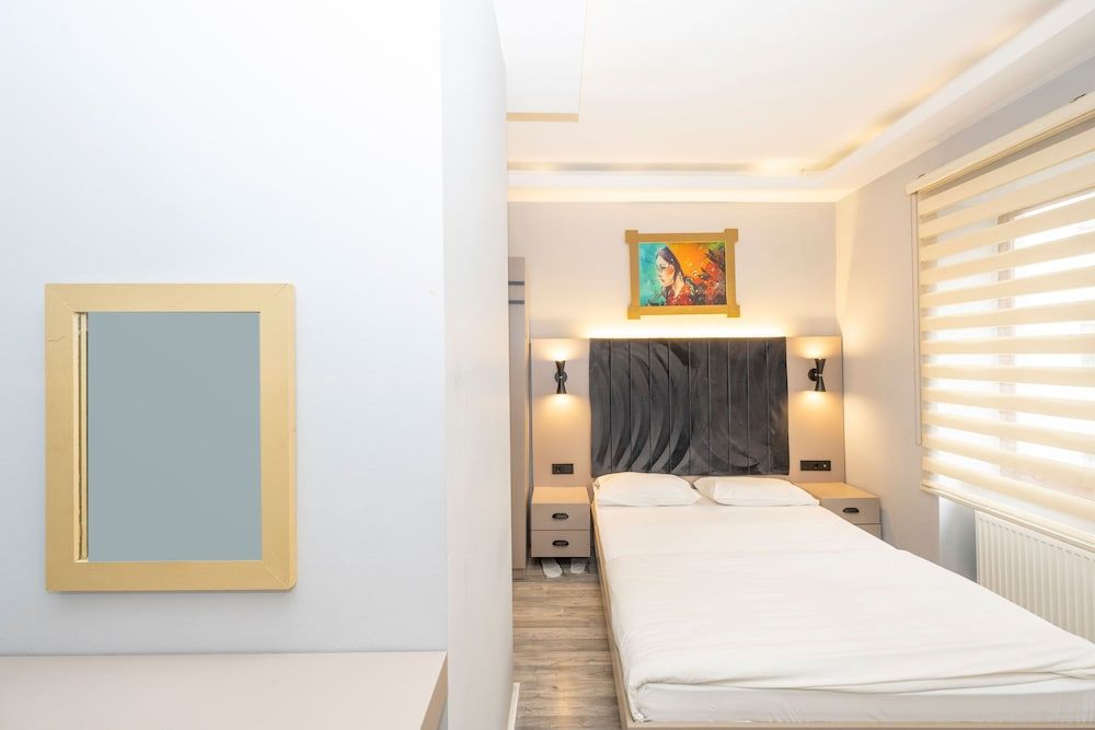 undefined Cirrus Suites 10