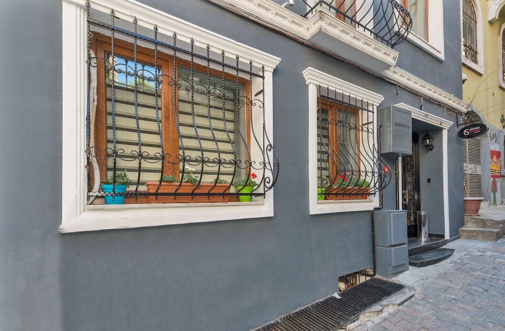 undefined Cirrus Suites