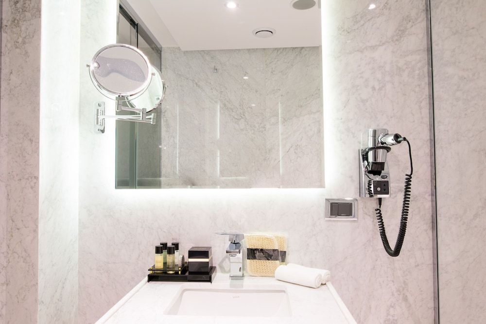 Maroon Hotel Pera Superior Room 9