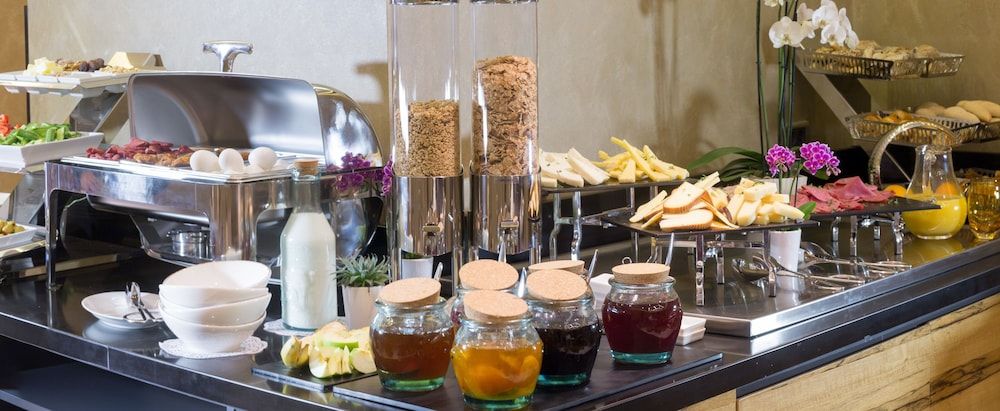 undefined Maroon Hotel Pera 7