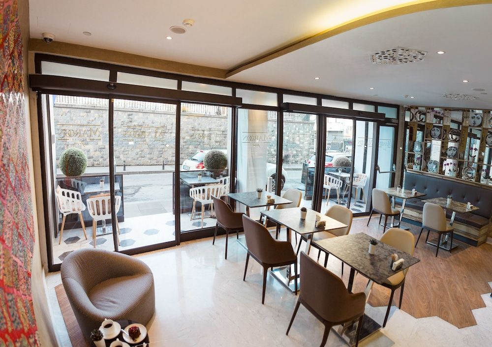 undefined Maroon Hotel Pera 8