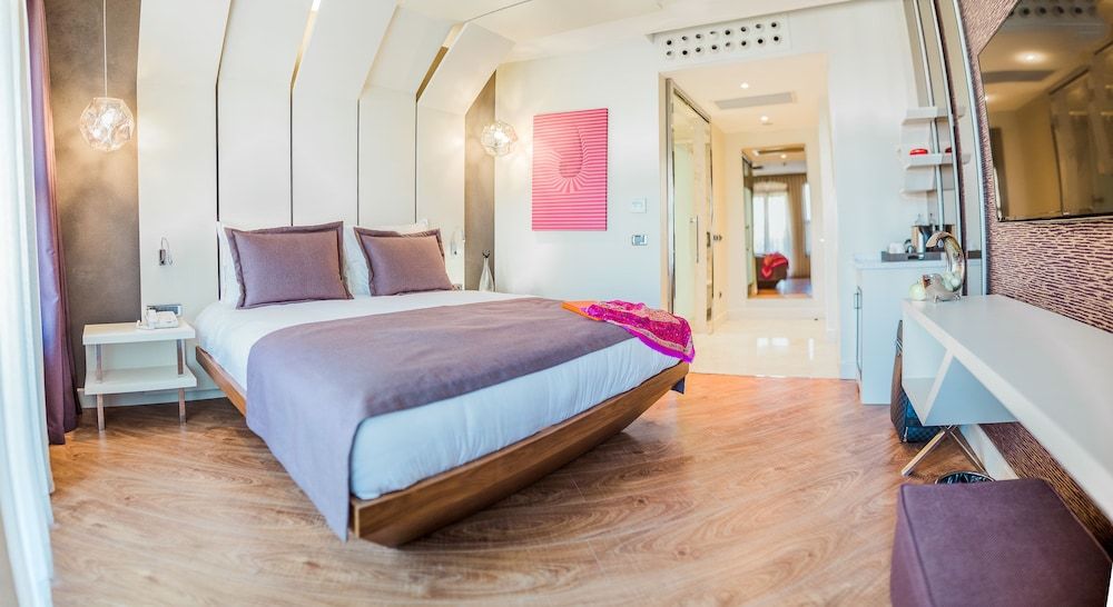 undefined Maroon Hotel Pera 2