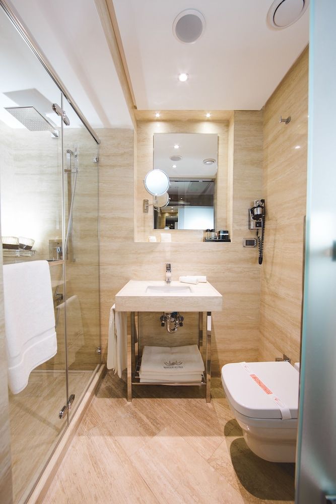 Maroon Hotel Pera Superior Room 8