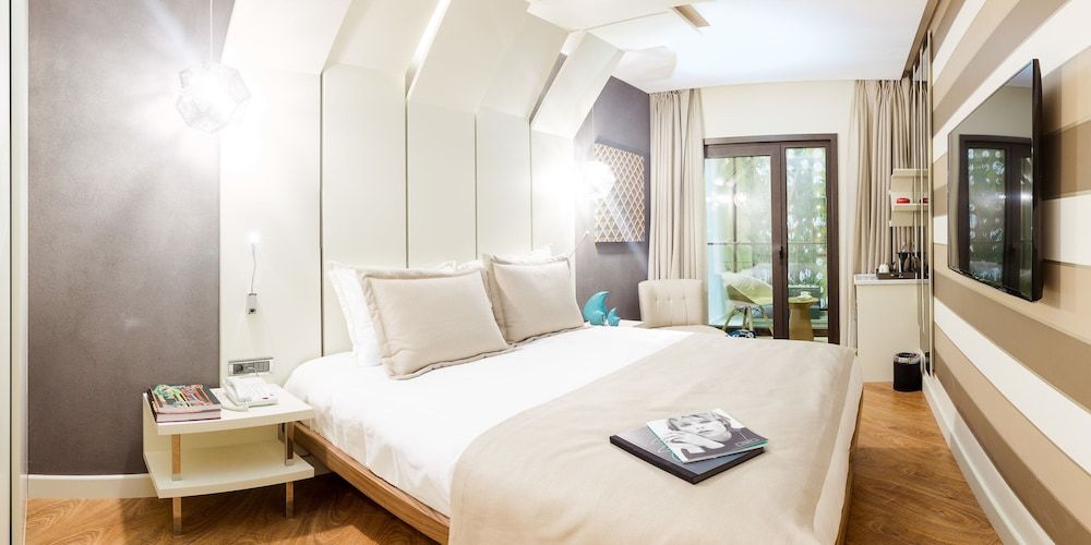 undefined Maroon Hotel Pera 4