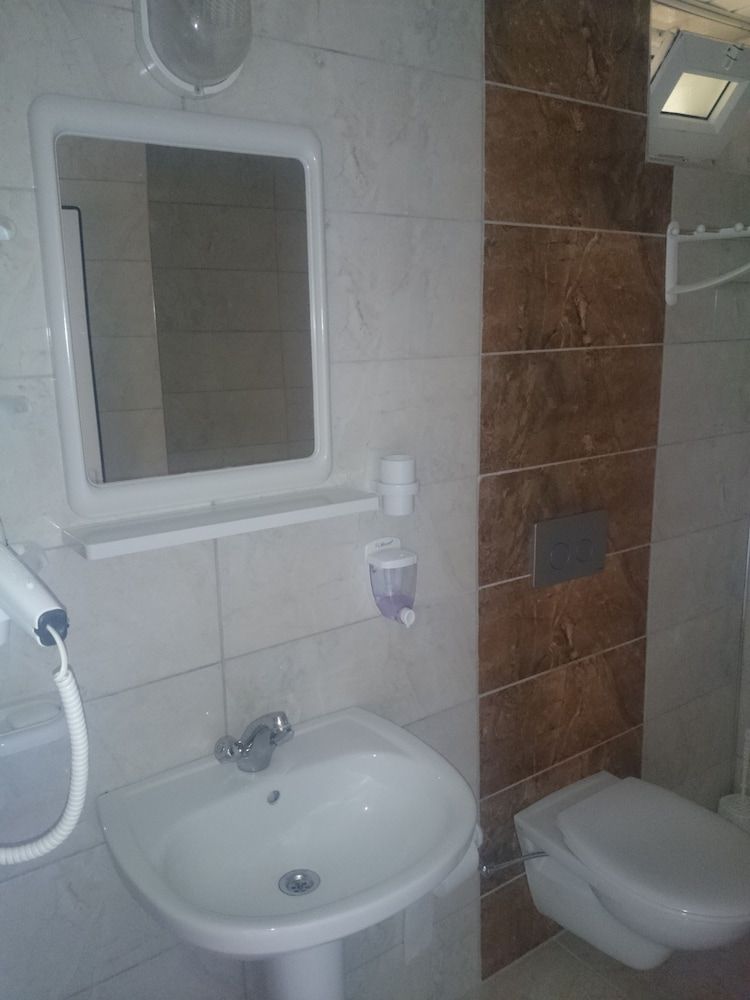 Hotel Grun Double or Twin Room 16