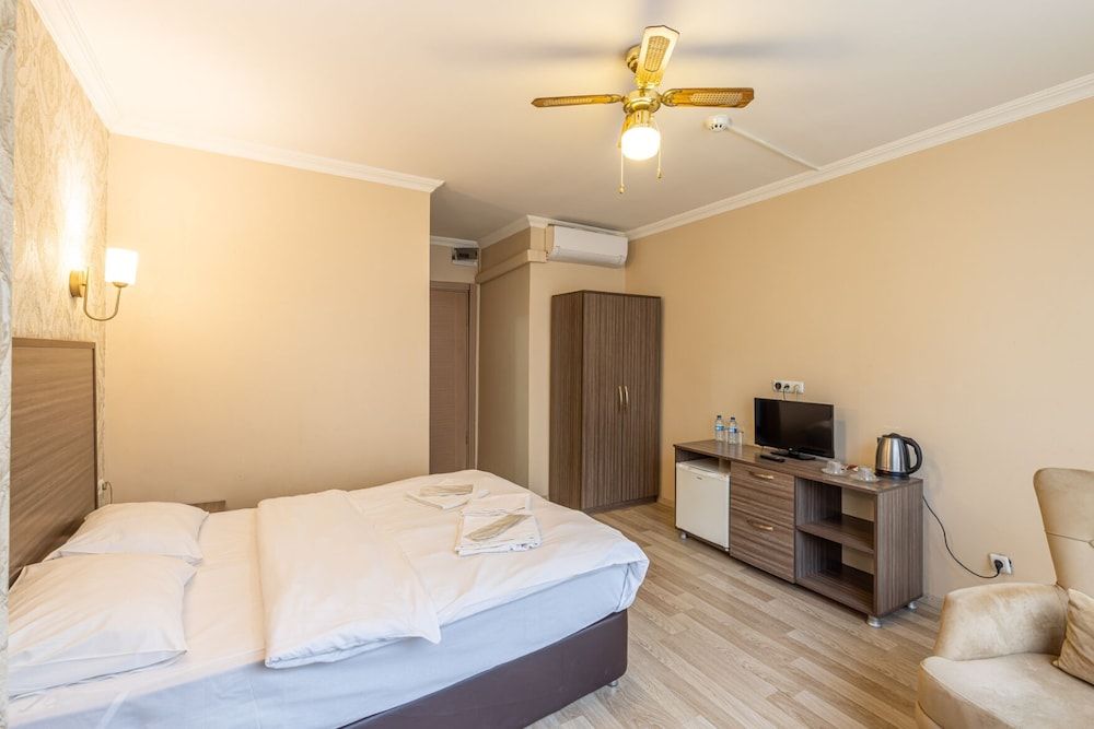 Blue Otel Deluxe Room 8