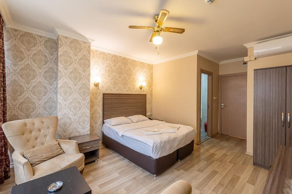 Blue Otel Deluxe Room 9