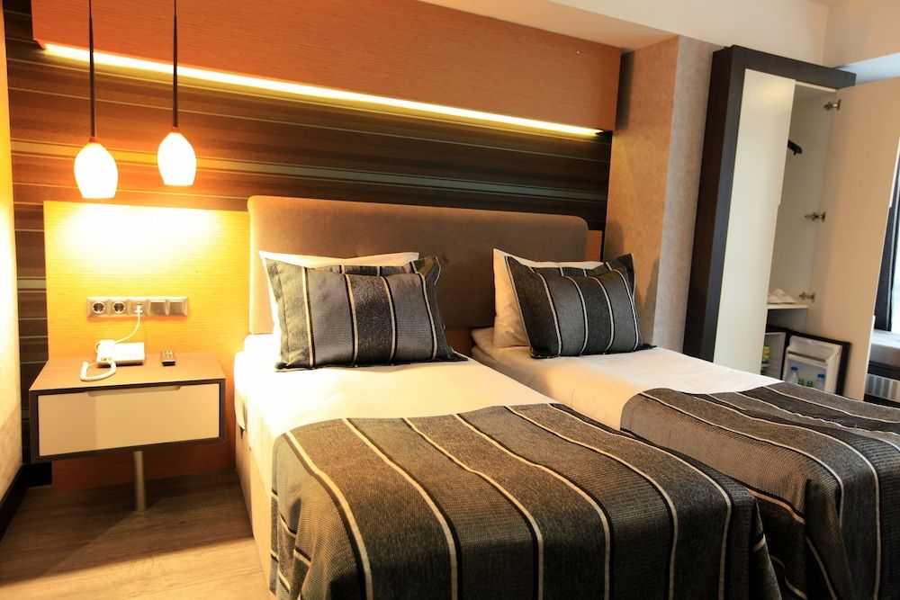 The Black Hotel Deluxe Double Room 3