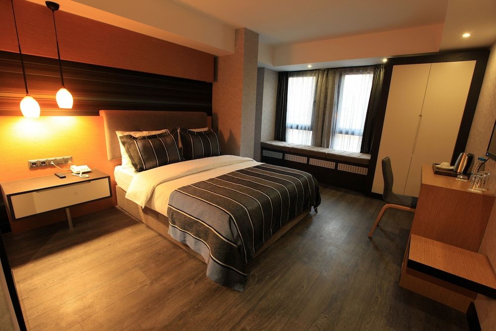 The Black Hotel Deluxe Double Room 2