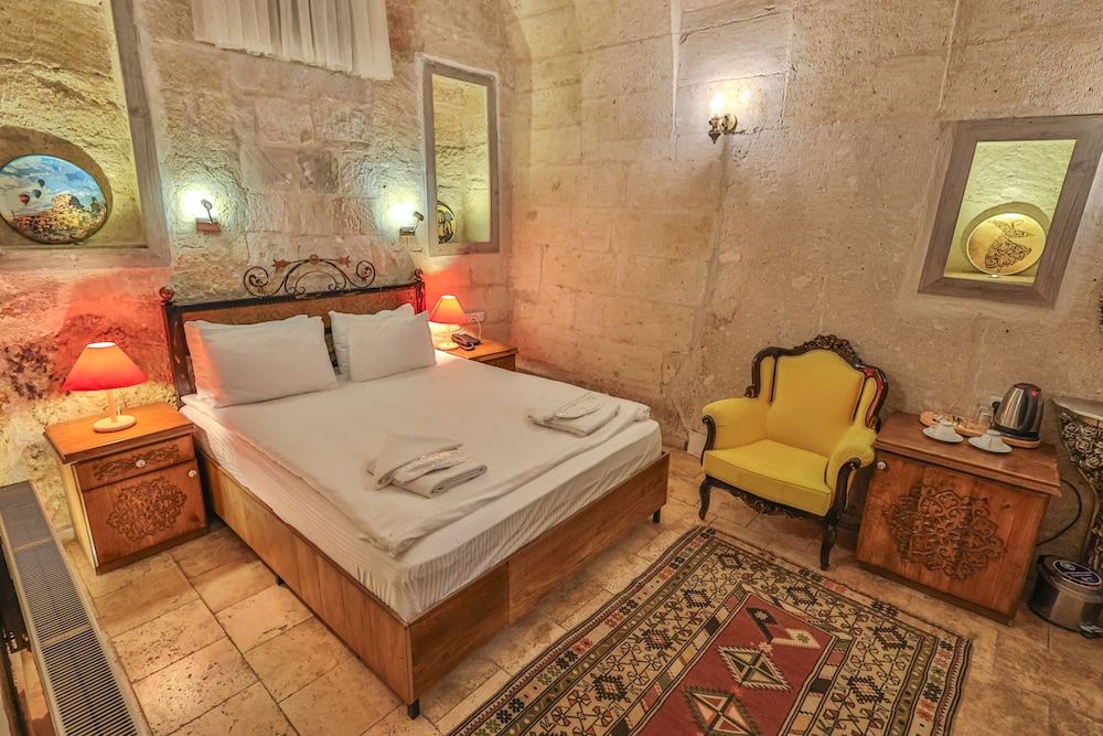 Bedrock Cave Hotel - Adults Only Standard Room 8