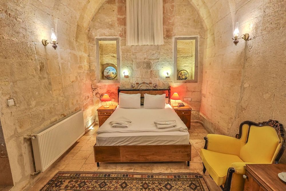 Bedrock Cave Hotel - Adults Only Standard Room 10