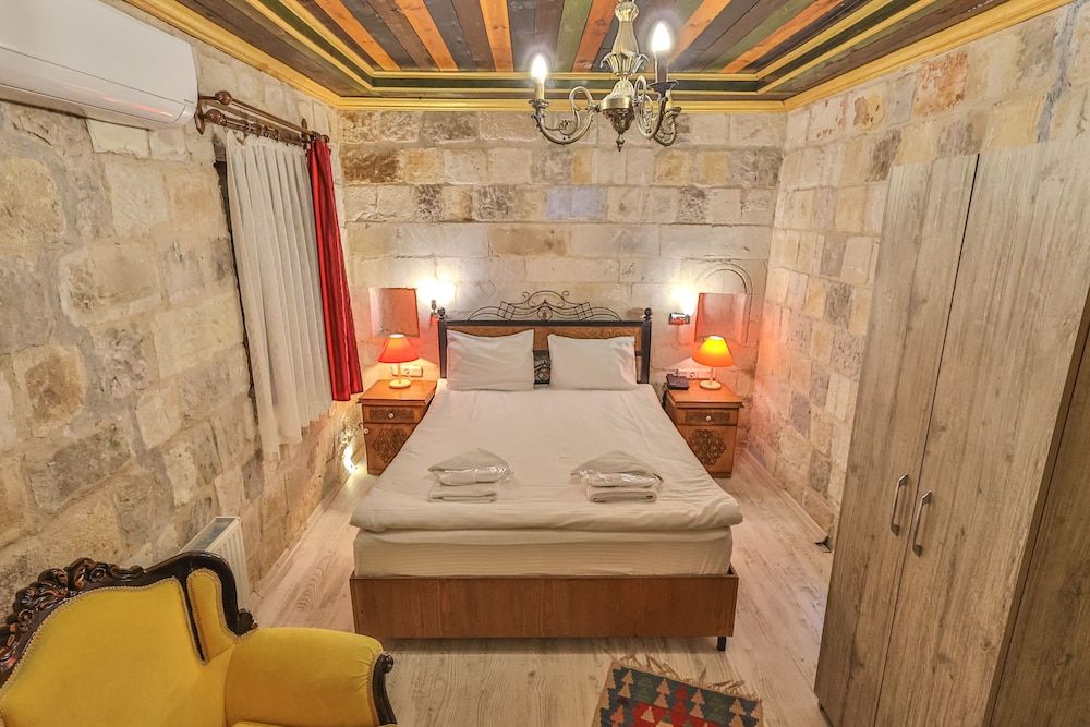 Bedrock Cave Hotel - Adults Only Standard Room 25
