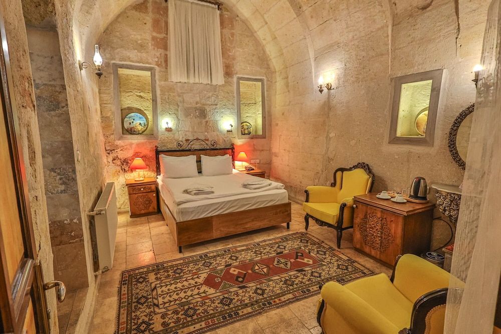 Bedrock Cave Hotel - Adults Only Standard Room 5