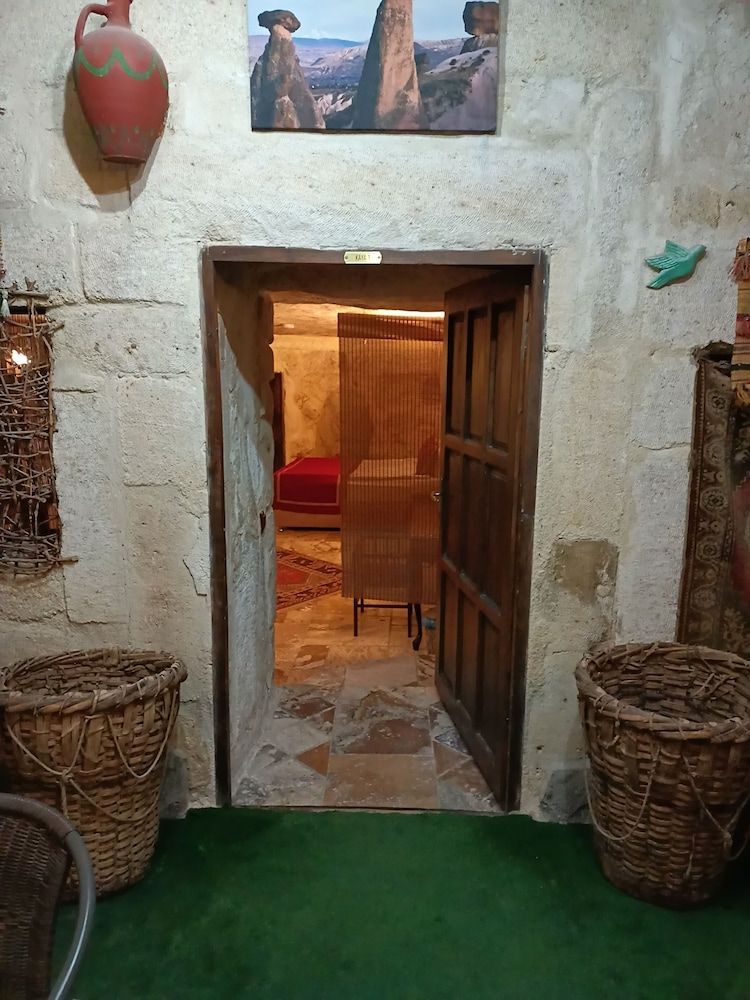 Naturels Cave House Superior Triple Room 6