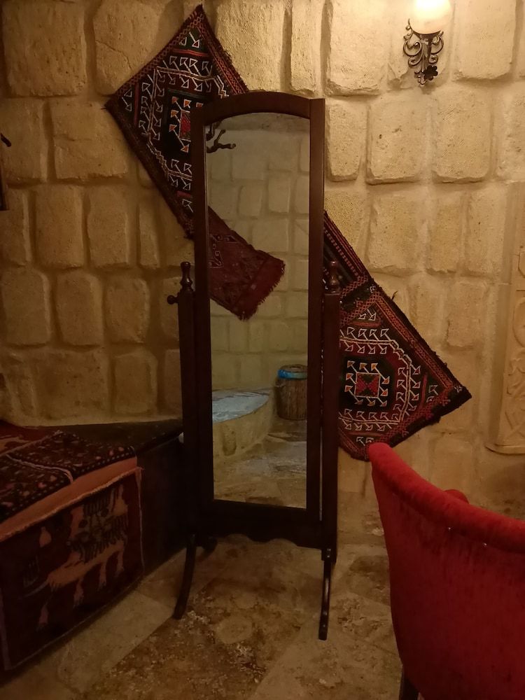 Naturels Cave House Superior Triple Room 3