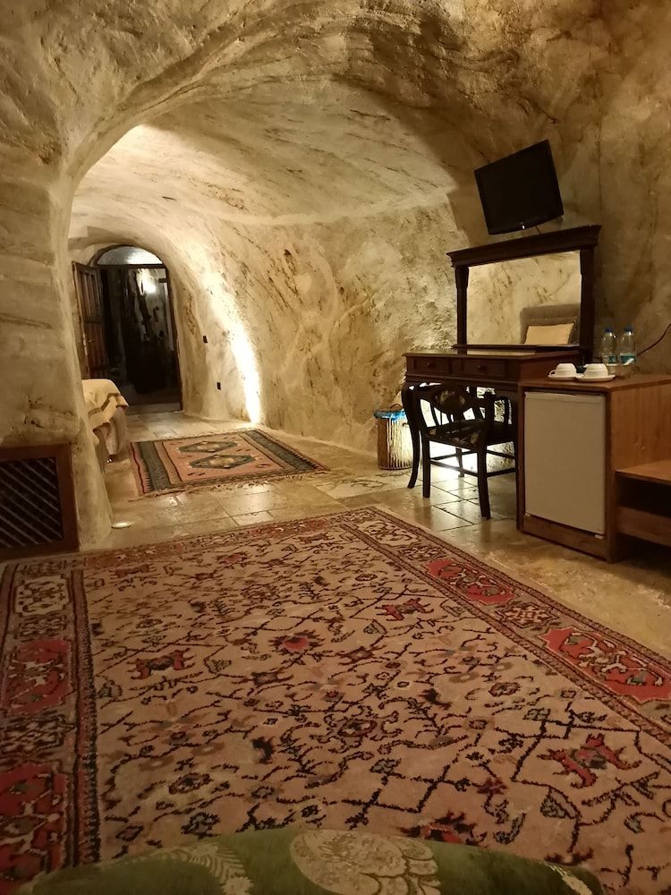 Naturels Cave House Comfort Room 8