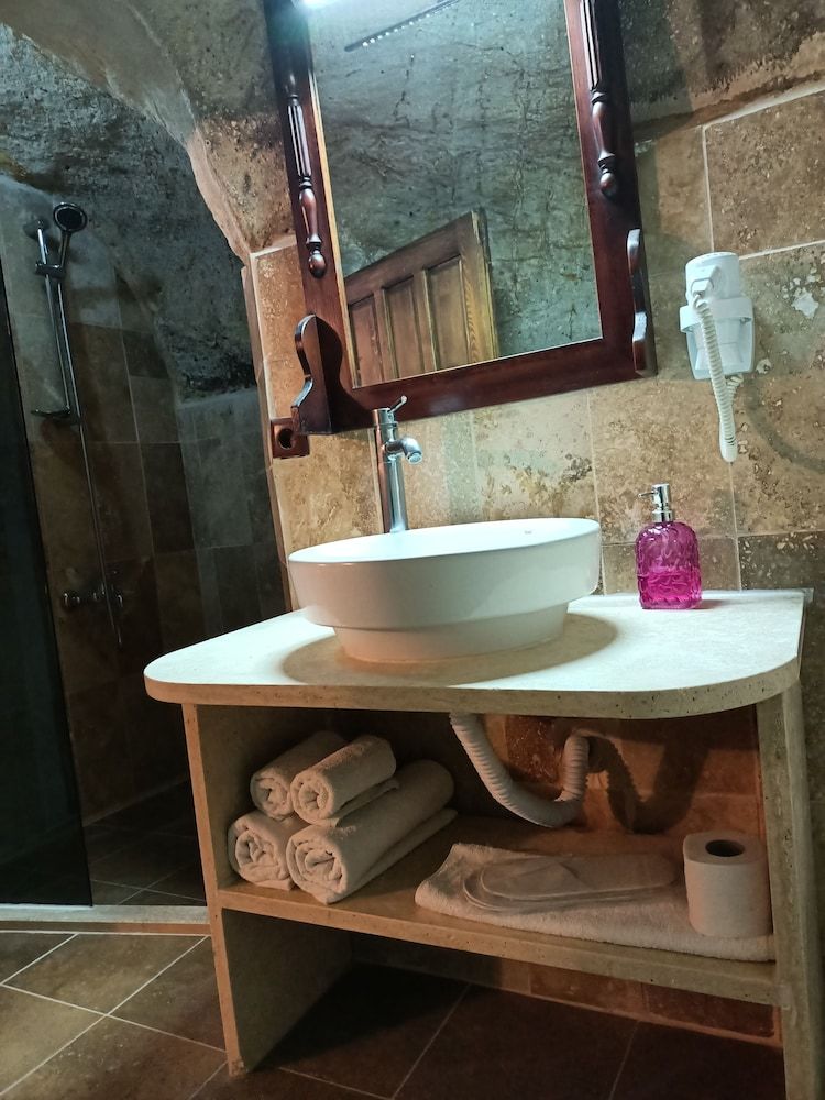 Naturels Cave House Superior Triple Room 12