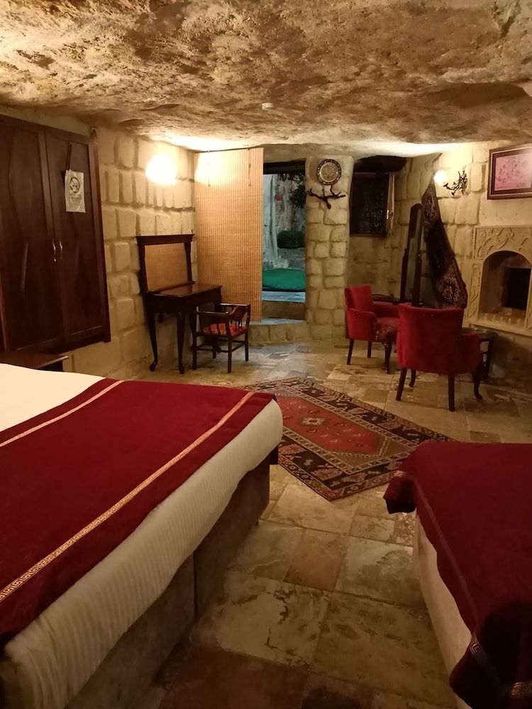 Naturels Cave House Superior Triple Room 10