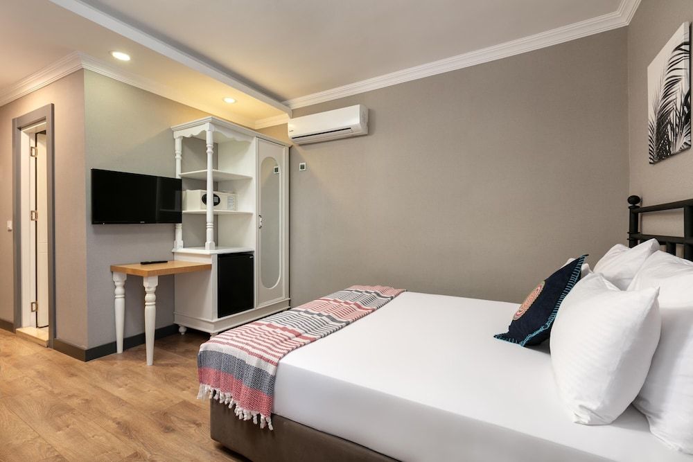 Azuu Hotel Standard Double or Twin Room 2