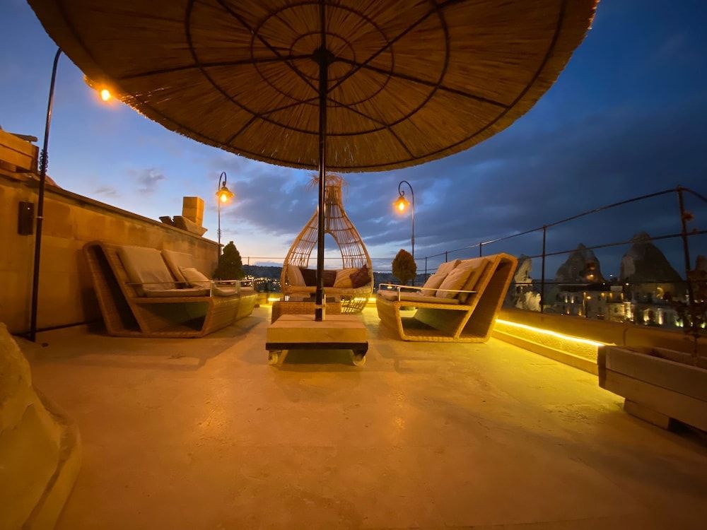 undefined The Owl Cave Hotel 9